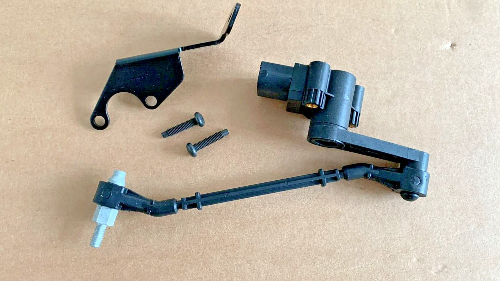 RQH500421 RANGE ROVER VOGUE O/S FRONT DRIVER RIGHT SUSPENSION HEIGHT SENSOR