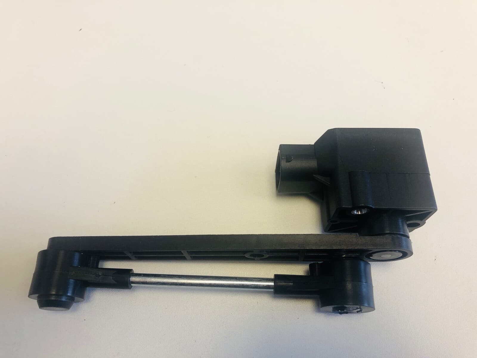 37146750494 Xenon  Autoleveling Sensor for BMW E90, E88, E82, E46, E91, E93