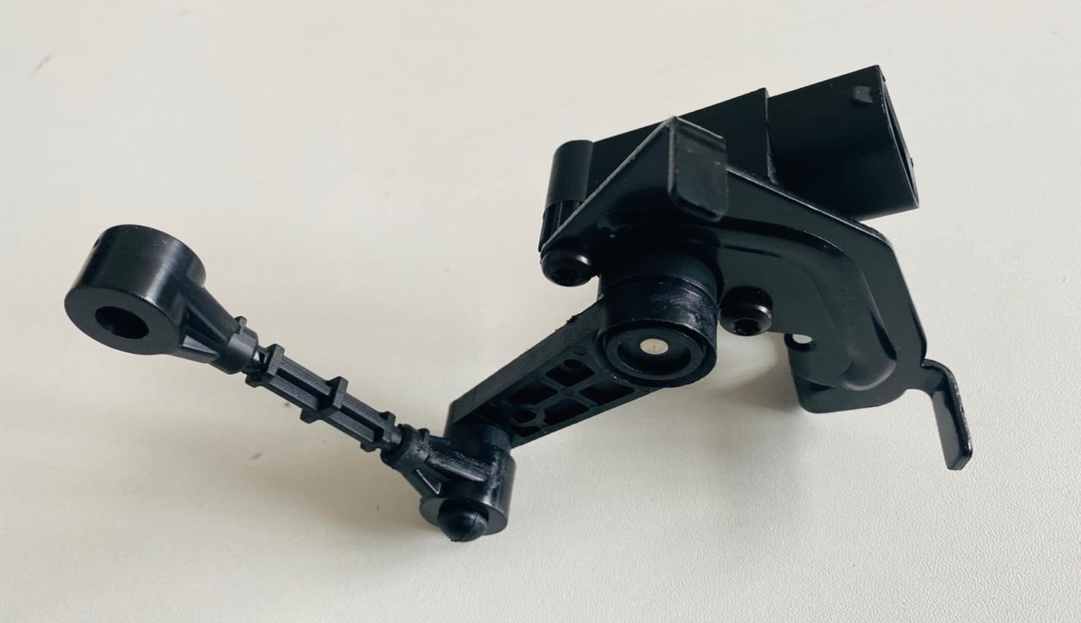 for JAGUAR - XE RANGE 2015 - HEIGHT SENSOR- RH REAR - PART- T2H3167