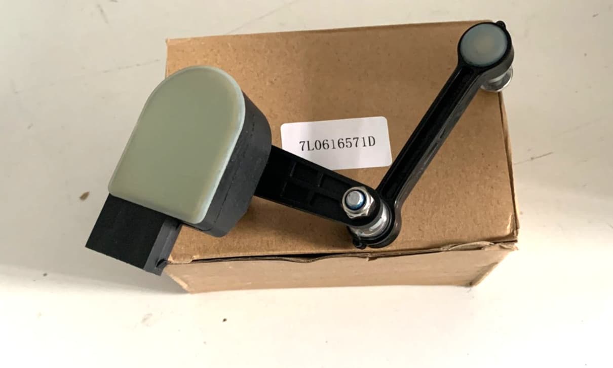7L0616571D Suspension Headlight Level Sensor for Audi Q7 4LB VW Touareg  Rear
